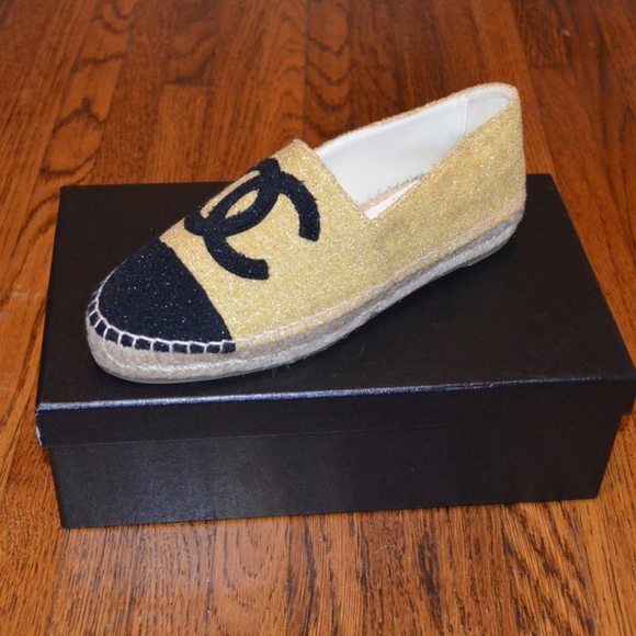 CHANEL BLACK GOLD FABRIC METALLIC ESPADRILLES - Picture 4 of 7